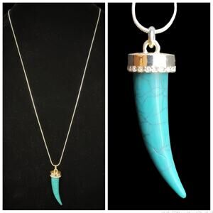 Avon Faux Turquoise Horn Tooth Necklace‎ Pendant Silver Tone Costume Jewelry